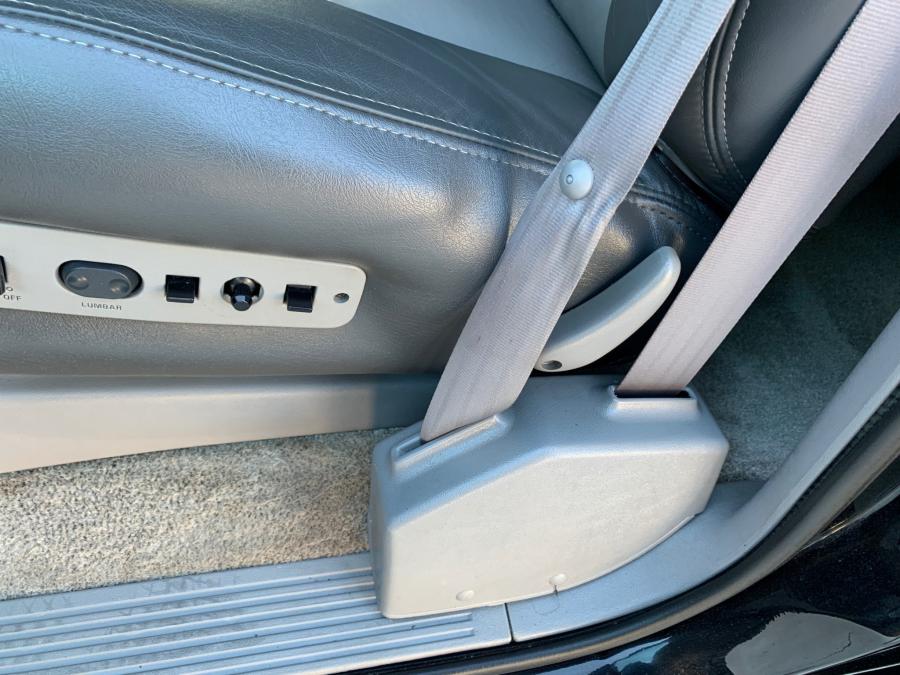 Детали интерьера Chevrolet Tahoe Limited (GMT840) 2000 года  (фото 146 из 233)